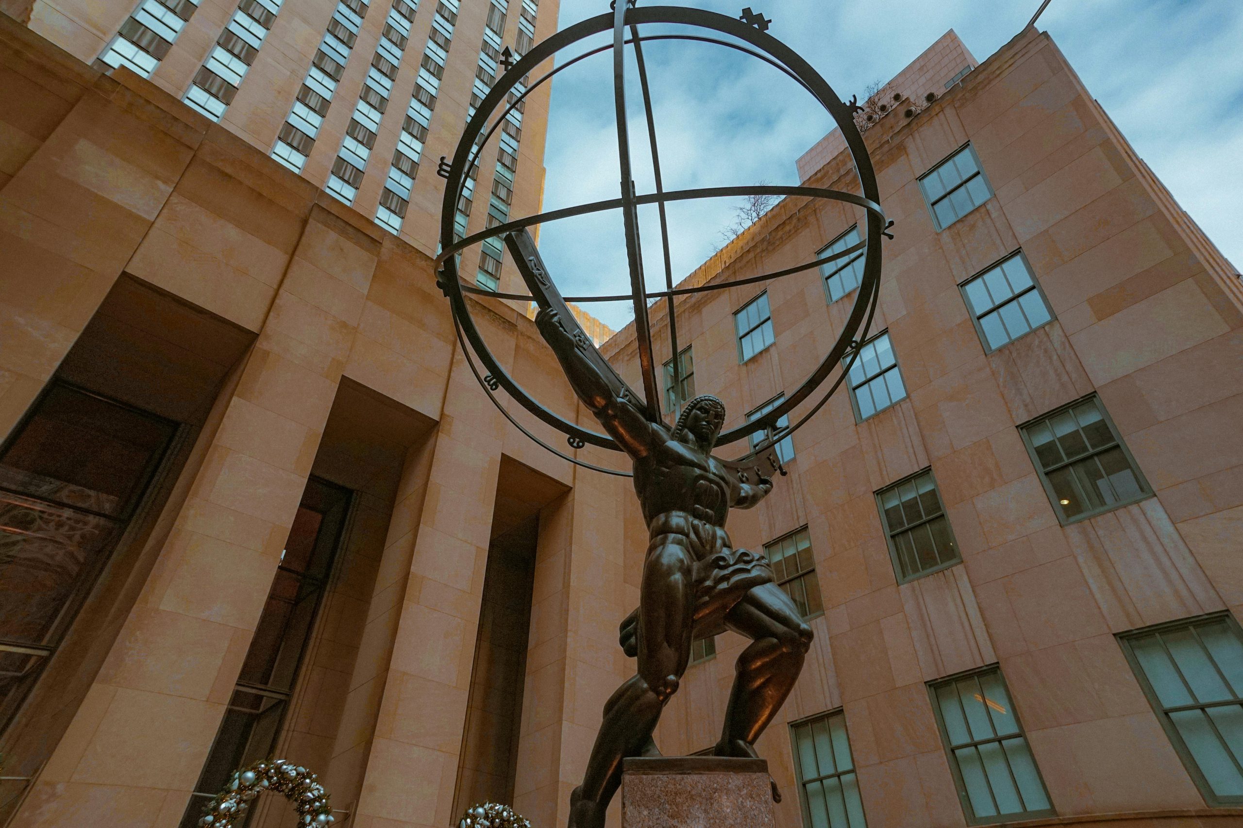 Atlas sculpture at Rockefeller Center showcases iconic architecture in New York City.